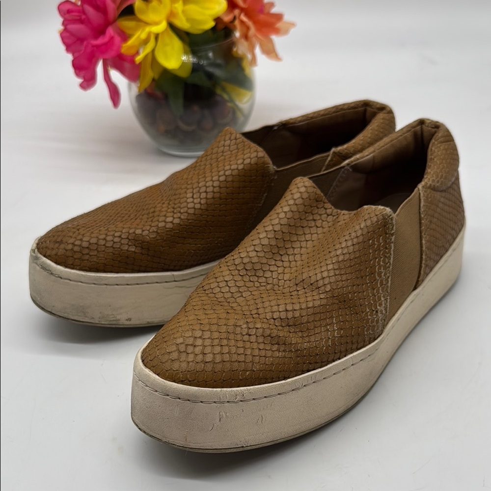 Vince Carmel Color Snakeskin Emobossed Casual Sneakers Size 8 SNK8024B
